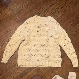 Cute beige sweater!! Perfect for fall and winter + so cozy ☕️